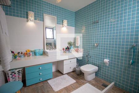 Apartamento à venda com 146m², 2 quartos e 2 vagas Apartamento à venda com 146m², 2 quartos e 2 vagasBanheiro da Suíte 1