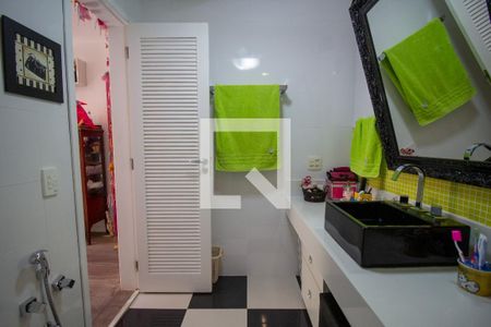 Apartamento à venda com 146m², 2 quartos e 2 vagas Apartamento à venda com 146m², 2 quartos e 2 vagasBanheiro da Suíte 2