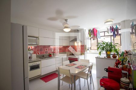 Apartamento à venda com 146m², 2 quartos e 2 vagas Apartamento à venda com 146m², 2 quartos e 2 vagasCozinha