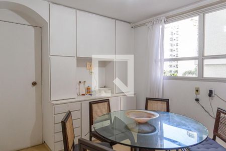 Apartamento à venda com 240m², 3 quartos e 2 vagasCopa
