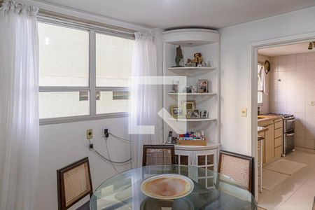 Apartamento à venda com 240m², 3 quartos e 2 vagasCopa