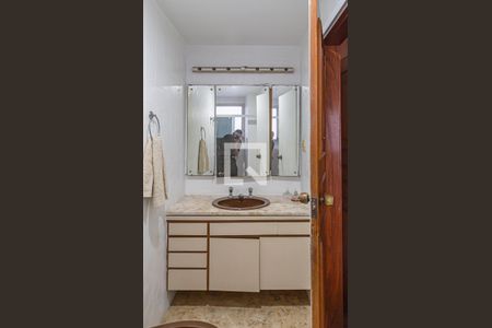 Apartamento à venda com 240m², 3 quartos e 2 vagasBanheiro da Suíte 1