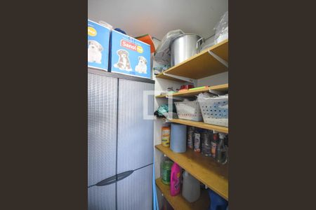 Apartamento à venda com 188m², 3 quartos e 2 vagas Apartamento à venda com 188m², 3 quartos e 2 vagasDespensa