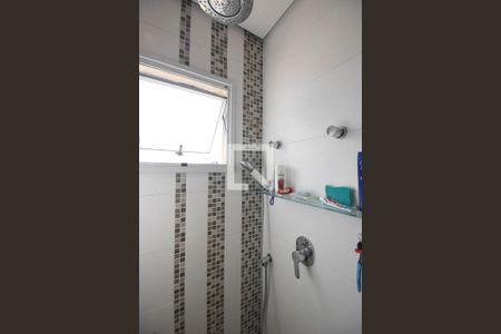 Apartamento à venda com 188m², 3 quartos e 2 vagas Apartamento à venda com 188m², 3 quartos e 2 vagasChuveiro do banheiro da suíte