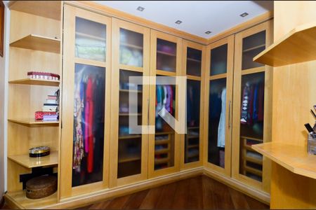 Casa à venda com 592m², 3 quartos e 5 vagasCloset da suíte 3