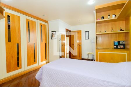 Casa à venda com 592m², 3 quartos e 5 vagasQuarto 2 - Suíte