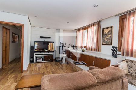 Casa para alugar com 300m², 3 quartos e 5 vagasSala de TV