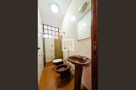 Casa à venda com 315m², 4 quartos e 3 vagasBanheiro da suíte 1