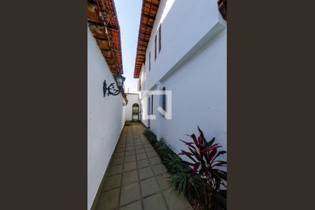Casa à venda com 315m², 4 quartos e 3 vagasCorredor lateral