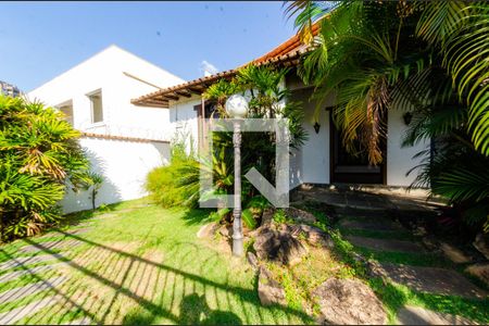 Casa à venda com 315m², 4 quartos e 3 vagasÁrea