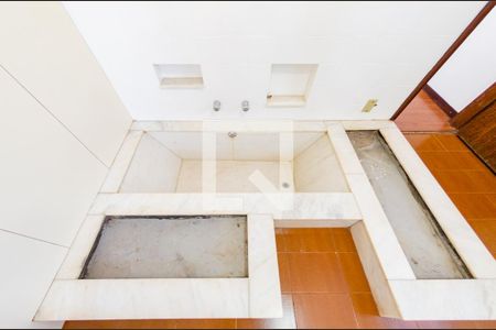 Casa à venda com 315m², 4 quartos e 3 vagasBanheiro da suíte 2