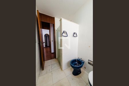 Casa à venda com 315m², 4 quartos e 3 vagasBanheiro da suíte 2