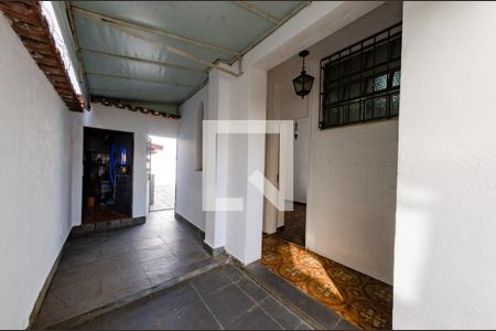 Casa à venda com 315m², 4 quartos e 3 vagasCorredor lateral