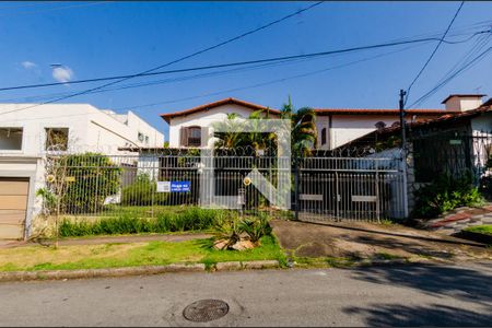 Casa à venda com 315m², 4 quartos e 3 vagasFachada