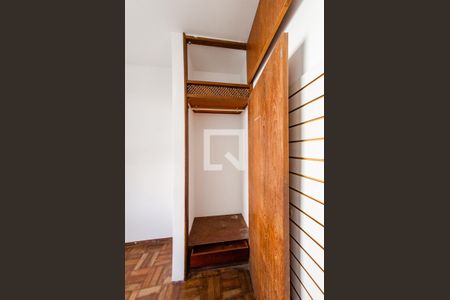 Casa à venda com 315m², 4 quartos e 3 vagasQuarto de serviço