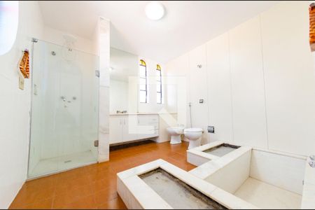 Casa à venda com 315m², 4 quartos e 3 vagasBanheiro da suíte 2