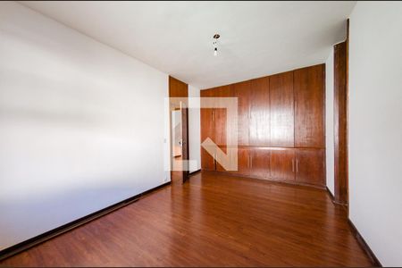 Casa à venda com 315m², 4 quartos e 3 vagasSuíte 1