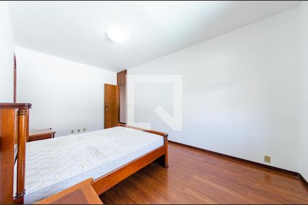 Casa à venda com 315m², 4 quartos e 3 vagasSuíte 2