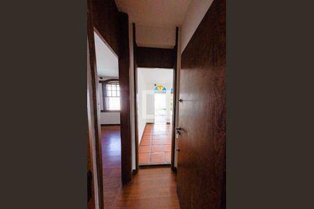 Casa à venda com 315m², 4 quartos e 3 vagasCorredor