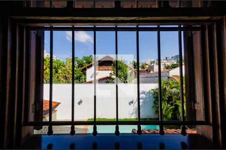 Casa à venda com 315m², 4 quartos e 3 vagasVista