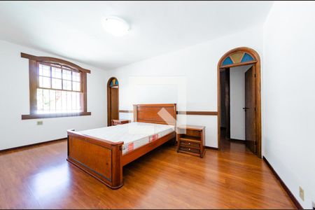 Casa à venda com 315m², 4 quartos e 3 vagasSuíte 2