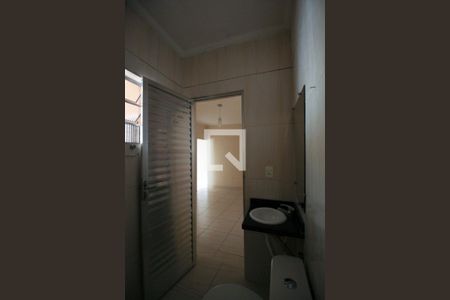 Banheiro de casa para alugar com 1 quarto, 50m² em Parque dos Bancários, São Paulo