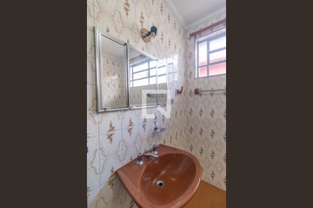 Casa à venda com 162m², 3 quartos e 2 vagas Casa à venda com 162m², 3 quartos e 2 vagasBanheiro social