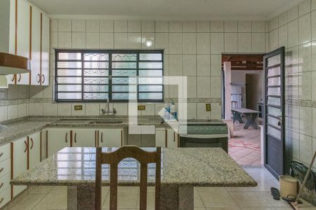 Casa à venda com 350m², 4 quartos e 2 vagasCozinha - Armários