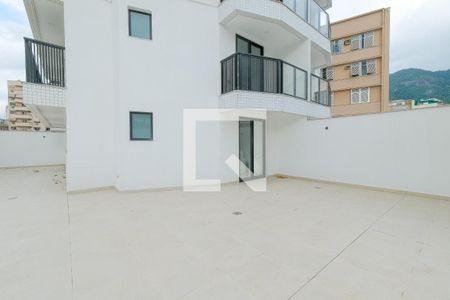 Apartamento à venda com 253m², 3 quartos e 2 vagas Apartamento à venda com 253m², 3 quartos e 2 vagasTerraço