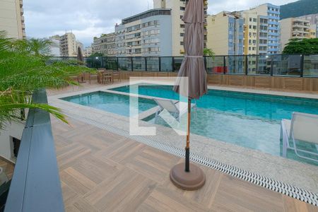 Apartamento à venda com 253m², 3 quartos e 2 vagas Apartamento à venda com 253m², 3 quartos e 2 vagasÁrea comum - Piscina