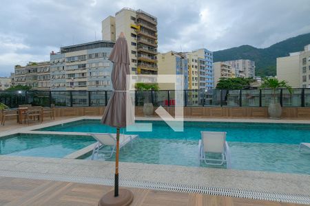 Apartamento à venda com 253m², 3 quartos e 2 vagas Apartamento à venda com 253m², 3 quartos e 2 vagasÁrea comum - Piscina