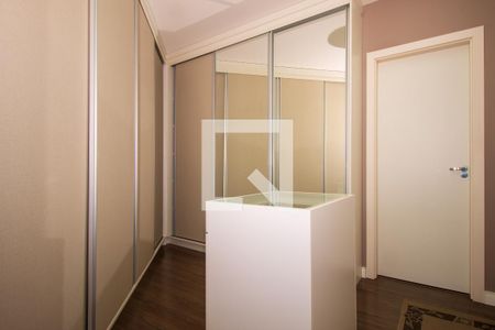 Casa de condomínio à venda com 250m², 3 quartos e 2 vagas Casa de condomínio à venda com 250m², 3 quartos e 2 vagasCloset da suíte 2