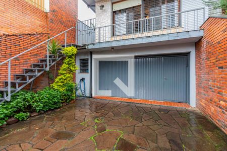 Casa para alugar com 700m², 3 quartos e 4 vagas Casa para alugar com 700m², 3 quartos e 4 vagasFachada