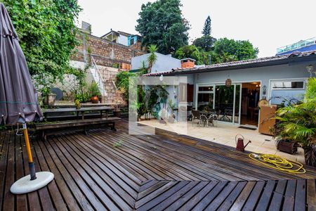 Casa para alugar com 700m², 3 quartos e 4 vagas Casa para alugar com 700m², 3 quartos e 4 vagasÁrea Externa