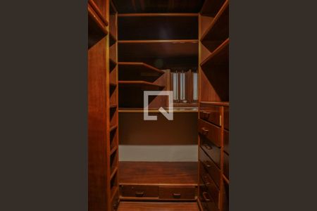 Casa à venda com 400m², 4 quartos e 4 vagasCloset