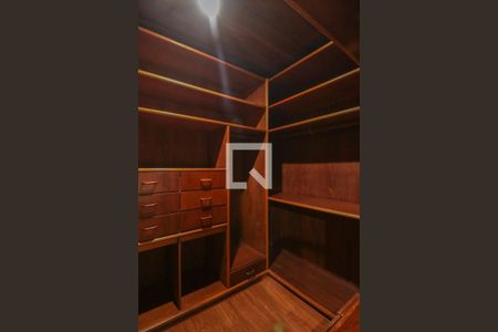 Casa à venda com 400m², 4 quartos e 4 vagasCloset