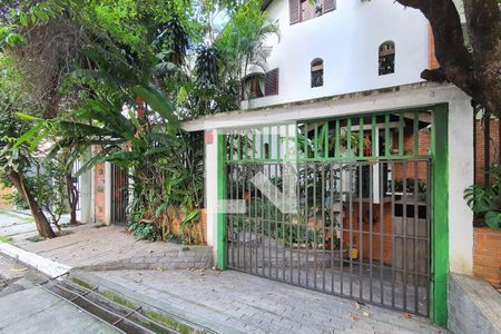 Casa à venda com 300m², 4 quartos e 4 vagas Casa à venda com 300m², 4 quartos e 4 vagasFachada