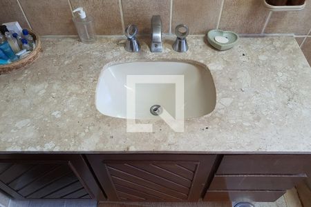 Casa à venda com 300m², 4 quartos e 4 vagas Casa à venda com 300m², 4 quartos e 4 vagasBanheiro