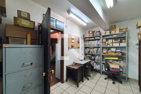 Casa à venda com 300m², 4 quartos e 4 vagas Casa à venda com 300m², 4 quartos e 4 vagasEscritório da garagem