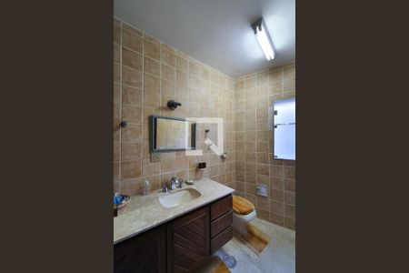 Casa à venda com 300m², 4 quartos e 4 vagas Casa à venda com 300m², 4 quartos e 4 vagasBanheiro