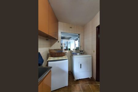 Casa à venda com 300m², 4 quartos e 4 vagas Casa à venda com 300m², 4 quartos e 4 vagasÁrea de serviço