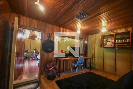 Casa à venda com 848m², 5 quartos e 8 vagasEstúdio 