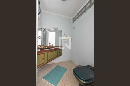 Casa à venda com 848m², 5 quartos e 8 vagasBanheiro Externo