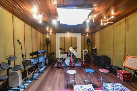 Casa à venda com 848m², 5 quartos e 8 vagasEstúdio 