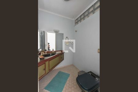 Casa à venda com 848m², 5 quartos e 8 vagasBanheiro Externo