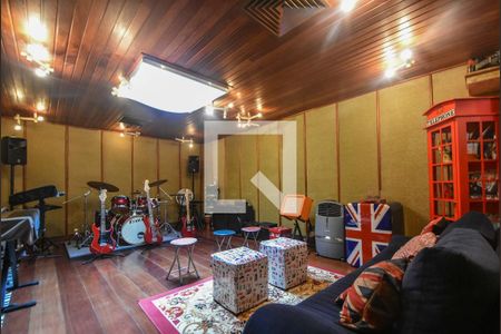 Casa à venda com 848m², 5 quartos e 8 vagasEstúdio 