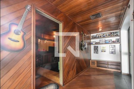 Casa à venda com 848m², 5 quartos e 8 vagasEstúdio 