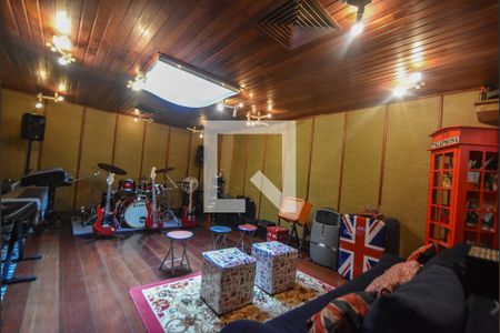 Casa à venda com 848m², 5 quartos e 8 vagasEstúdio 