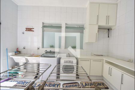 Casa à venda com 848m², 5 quartos e 8 vagasLavanderia