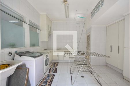 Casa à venda com 848m², 5 quartos e 8 vagasLavanderia